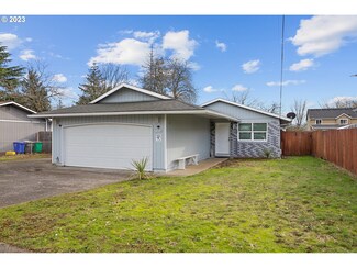 10028 SE Schiller St, Portland, OR 97266