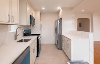 22-14 49th St Unit 2, Long Island City, NY 11105