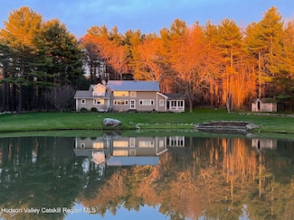 136 Macedonia Rd, Chatham, NY 12037
