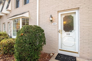 16 Mansion Woods Dr Unit D, Agawam, MA 01001