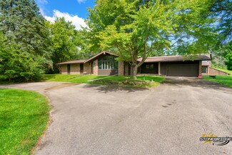 16306 Kishwaukee Valley Rd, Woodstock, IL 60098