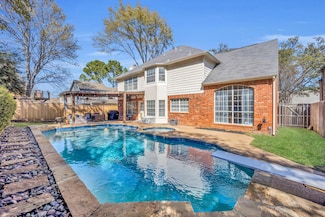 729 Bear Run Dr, Grapevine, TX 76051