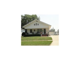 334 E 3rd St, Monticello, IA 52310