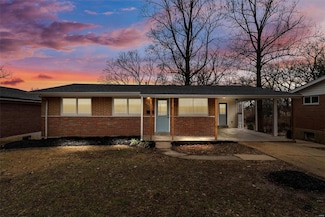 9058 Janet Ct, Saint Louis, MO 63114