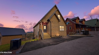 3321 Pine Peak Way, Sevierville, TN 37862