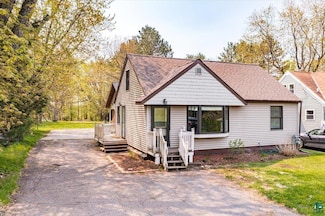 202 E Locust St, Duluth, MN 55811
