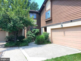 172 Sayre Dr, Princeton, NJ 08540