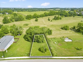 2111 N Bradbury Ln, Ozark, MO 65721