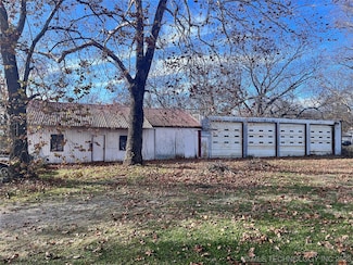 201 N 1st St, Henryetta, OK 74437