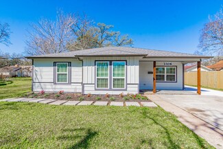2106 N Galveston Ave, Pearland, TX 77581
