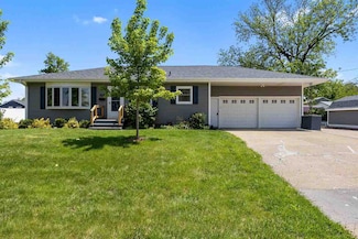 2705 14th Ave, Marion, IA 52302