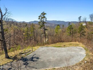 622 Jess Field Rd, Gatlinburg, TN 37738