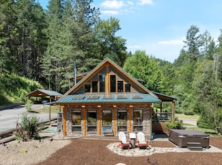487 Wagon Trail Dr, Jacksonville, OR 97530