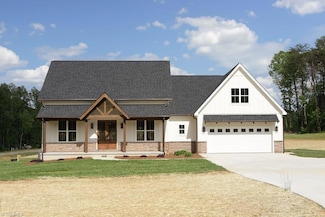 4211 Gracewood Farm Dr, Winston-Salem, NC 27101