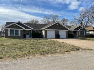 917 E Walnut St, Independence, KS 67301