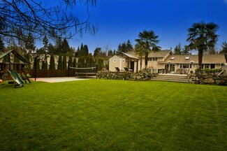 9528 NE 32nd St, Clyde Hill, WA 98004