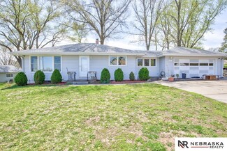 5113 Hartman Ave, Omaha, NE 68104
