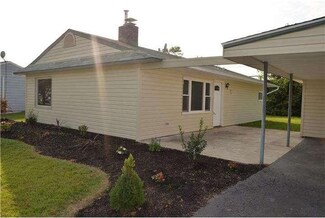 35 Palm Ln, Levittown, PA 19054