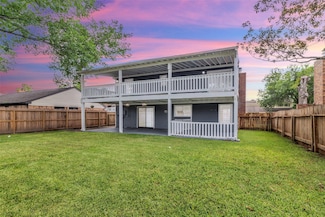 15830 Pipers View Dr, Webster, TX 77598