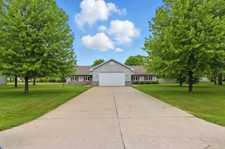 1957 Woodcrest Cir, Kronenwetter, WI 54455