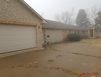1202 E 1st St, Cordell, OK 73632