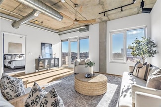 4141 Pennsylvania Ave Unit 304, Kansas City, MO 64111