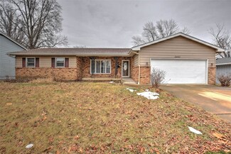 4460 N Adams Dr, Decatur, IL 62526