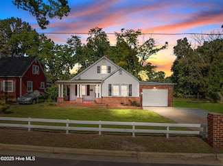 1311 Howard St, Kinston, NC 28501