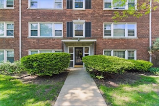 905 Austin St Unit 1, Evanston, IL 60202