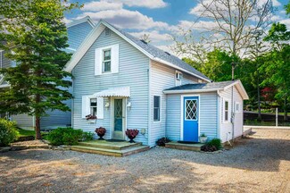 8817 E Crow Rd, Syracuse, IN 46567