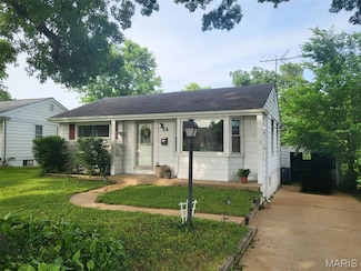 14 Banbury Ct, Saint Louis, MO 63126