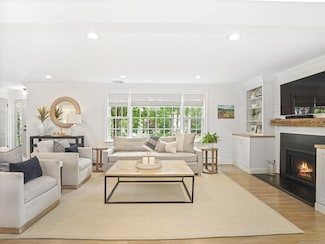 362 Joan Dr, Fairfield, CT 06824