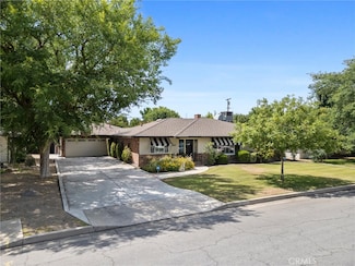 2465 Pine St, Bakersfield, CA 93301