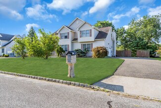 13 Woodview Dr, Howell, NJ 07731