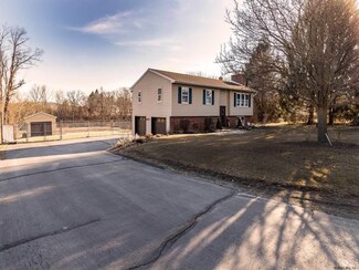 9 Maple Dr, Castleton On Hudson, NY 12033
