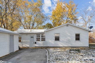 506 5th Ave SW, State Center, IA 50247