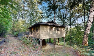 353 Vistawilla Dr, Glenville, NC 28736