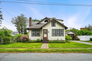 8 Auburn Rd, Beverly, MA 01915