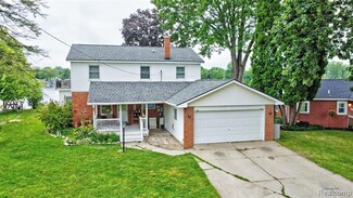 1962 Lake Pointe Dr, Ortonville, MI 48462