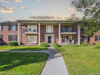 29606 Middlebelt Rd Unit 1804, Farmington Hills, MI 48334