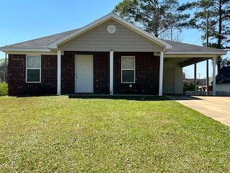 2205 Bittersweet Dr, Columbus, MS 39705
