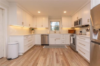 6867 Colonial Club Dr, Thomasville, NC 27360