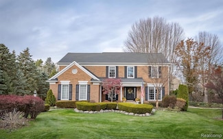 2456 Westwood Dr, Rochester Hills, MI 48306