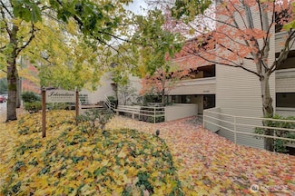 3055 80th Ave SE Unit 106, Mercer Island, WA 98040