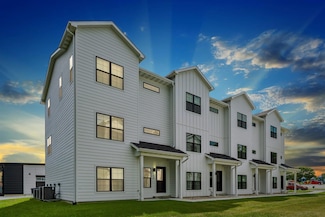 180 S 15th St, Clear Lake, IA 50428