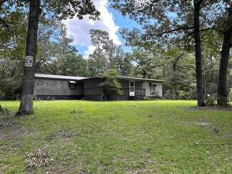 1112 Sir Henry Dr, Woodville, TX 75979