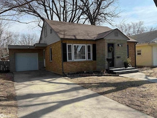 208 S 12th St, Clear Lake, IA 50428