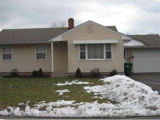 66 Haven Ave, Chicopee, MA 01013