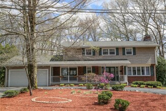 16 Blue Mist Dr, Manville, RI 02838