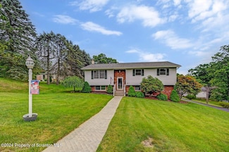 100 Carol Rd, Peckville, PA 18452